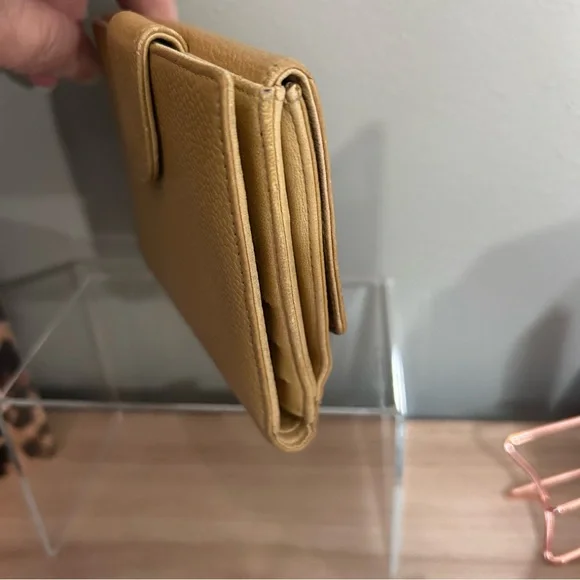 CHANEL Beige Leather Wallet - Picture 6 of 10